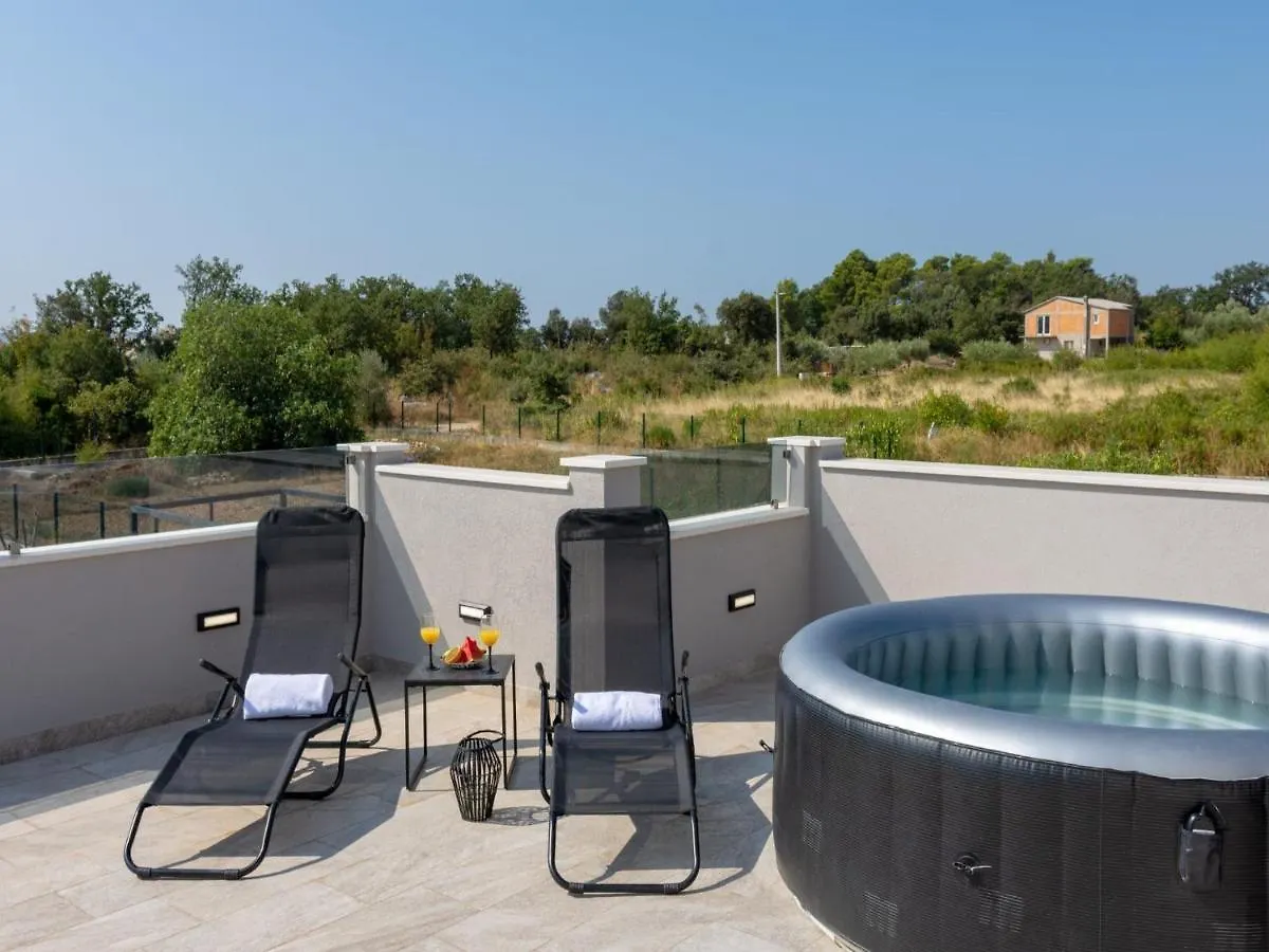 Villa Infinity Kastel Novi