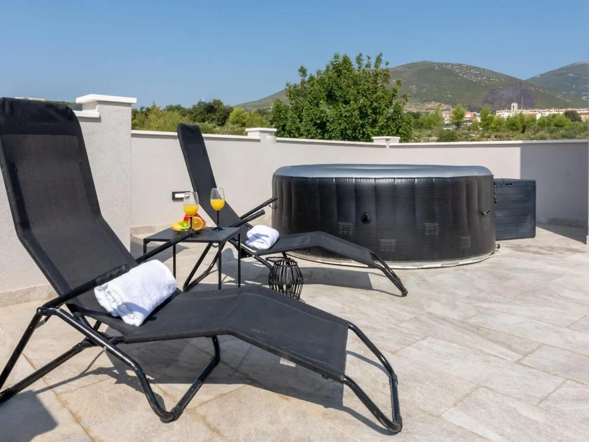 Villa Infinity Kastel Novi 0*,