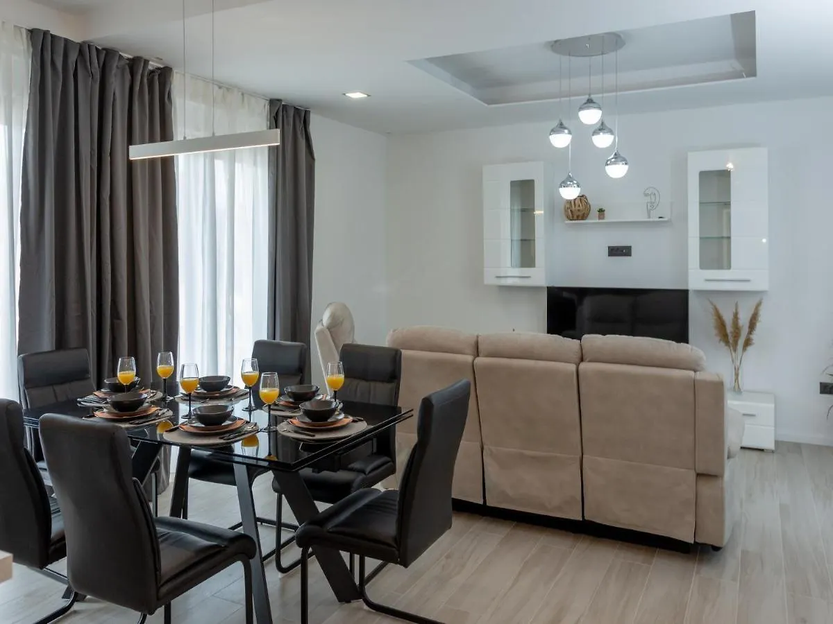 Villa Infinity Kastel Novi 0*,