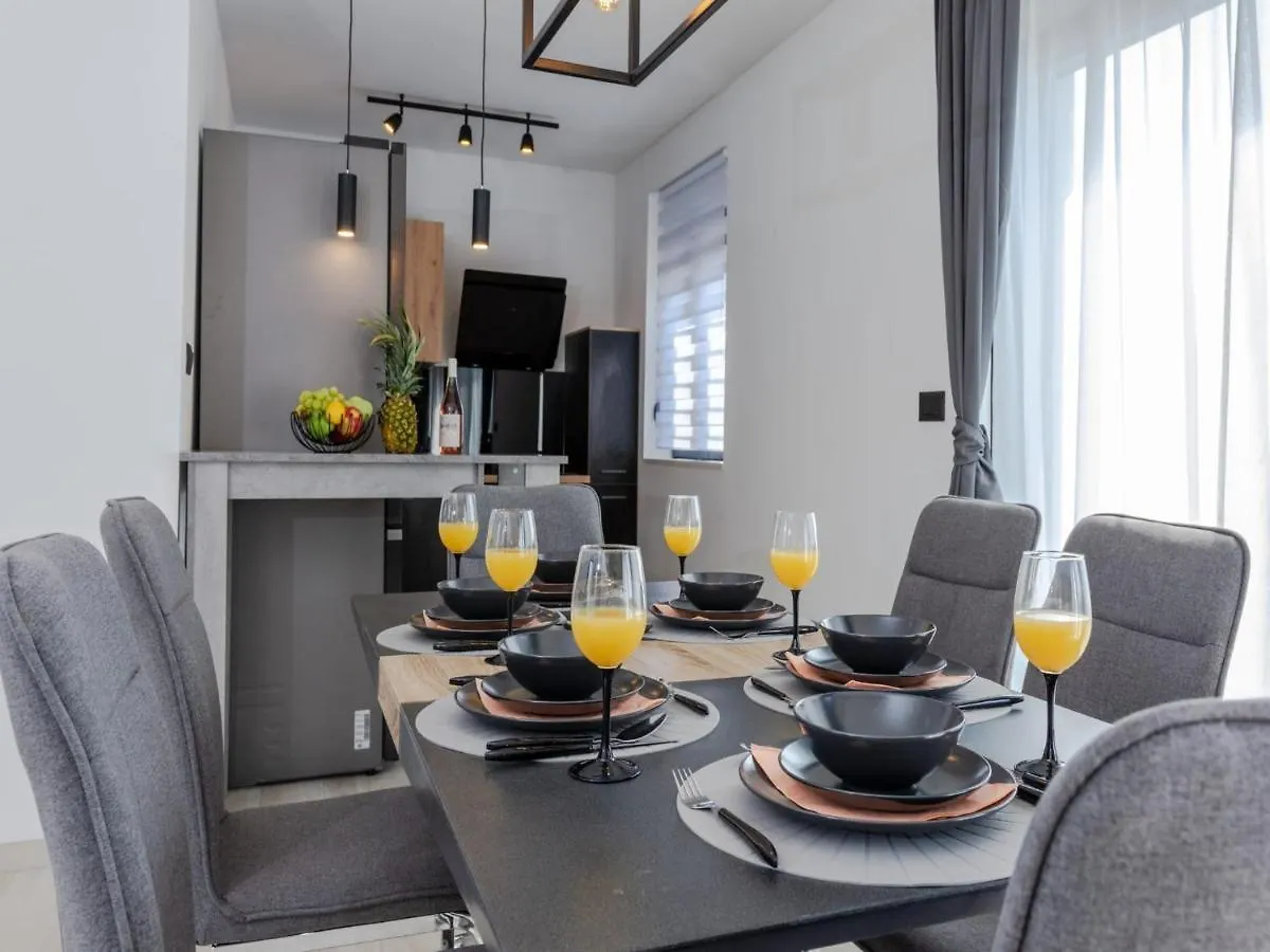 Villa Infinity Kastel Novi