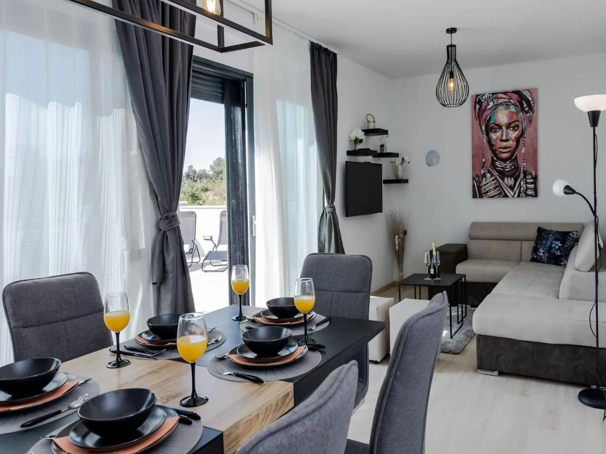 Villa Infinity Kastel Novi 0*,