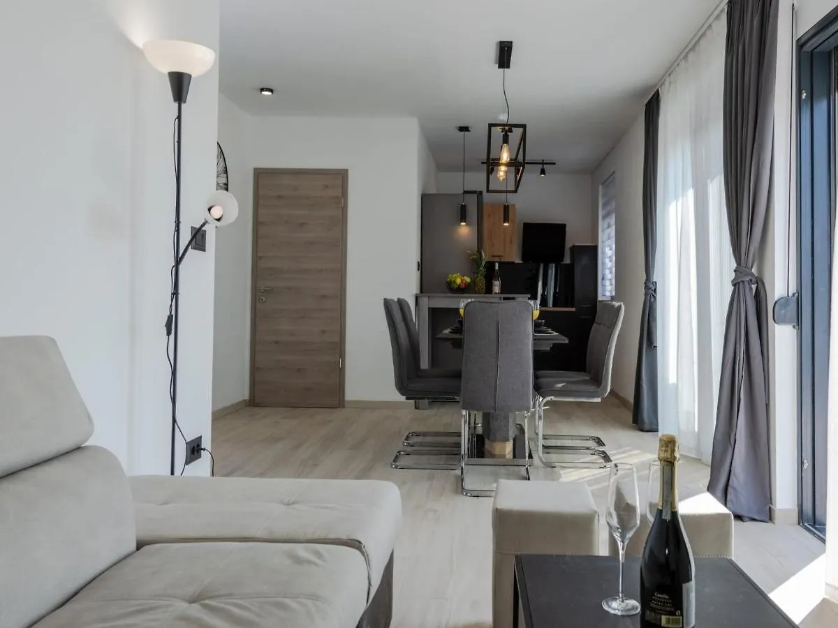 Villa Infinity Kastel Novi