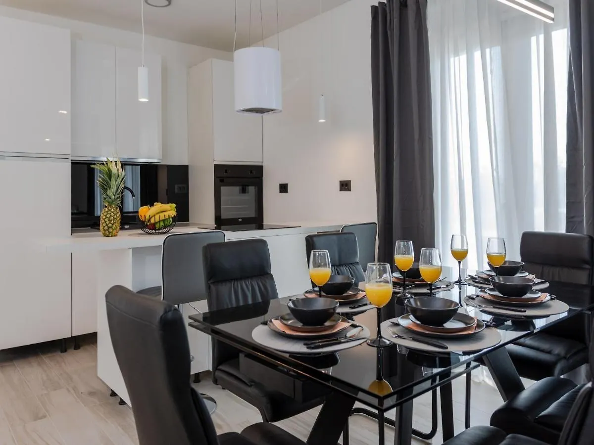 Villa Infinity Kastel Novi